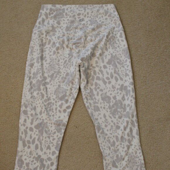 Lululemon Align Leggings - Chetah Print! Size 8 - Picture 4 of 6